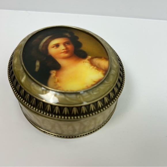 FSG Victorian Lady Enameld Trinket Box handmade - Picture 3 of 12